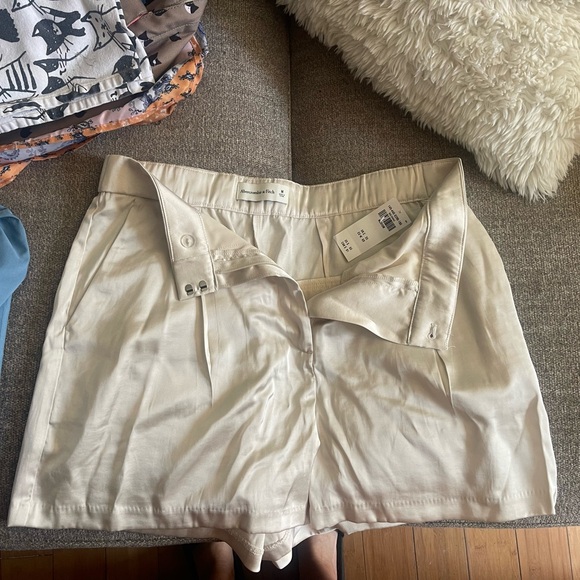 A&F satin cream/ivory high waisted shorts. NWT - Picture 4 of 4